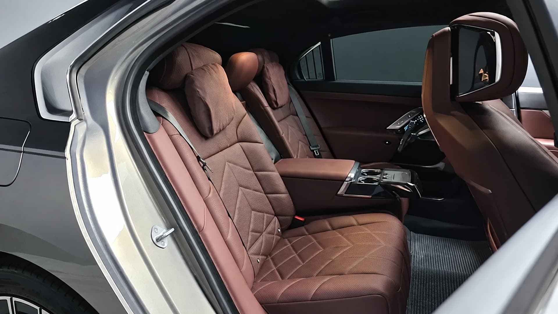 BMW 740d xDrive M Sport — миниатюра 11
