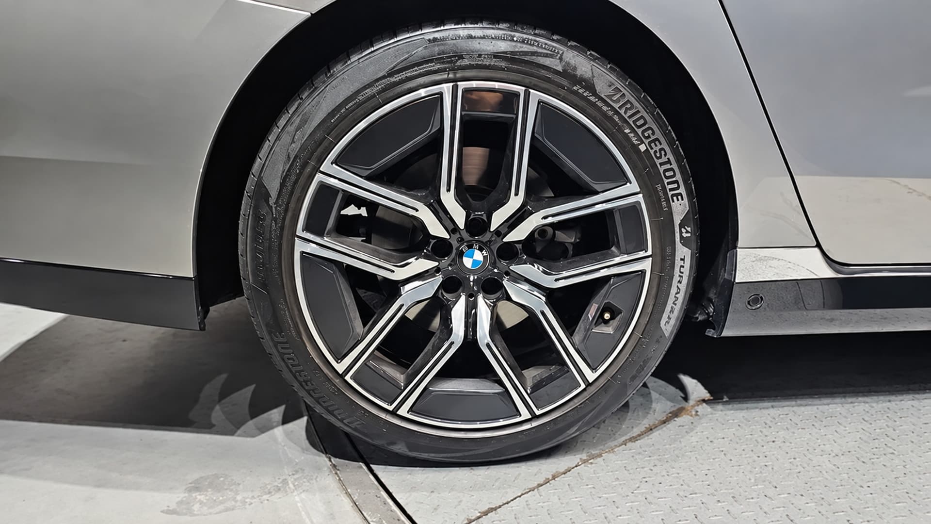 BMW 740d xDrive M Sport — миниатюра 5