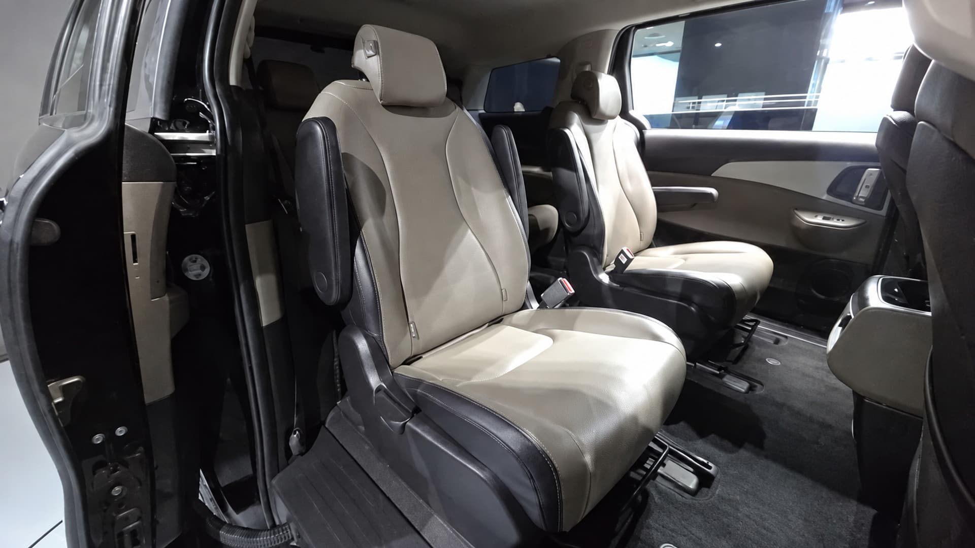 Kia Carnival 4-е поколение HEV 9-местный Prestige — миниатюра 11