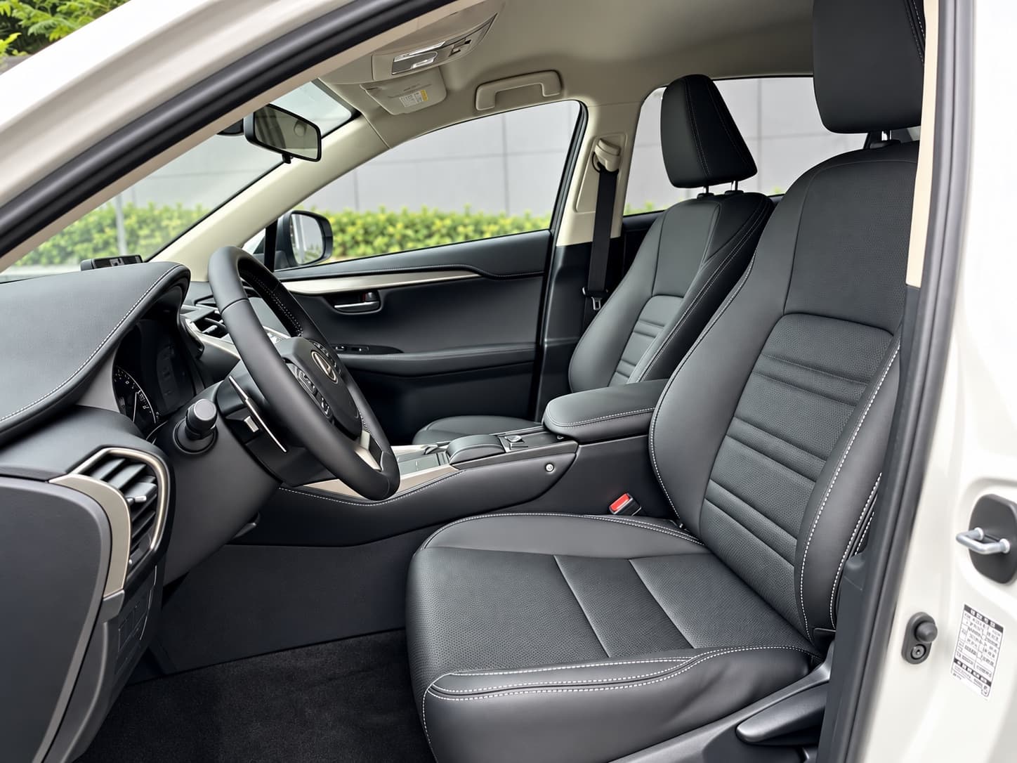 Lexus NX 2020 200 FWD F Sport Edition — миниатюра 8
