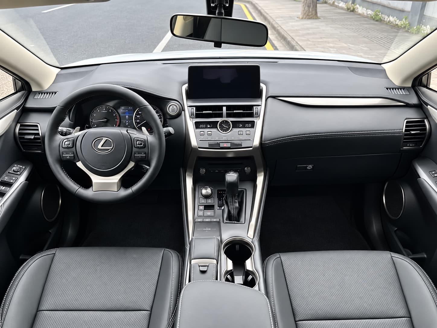 Lexus NX 2020 200 FWD F Sport Edition — миниатюра 9