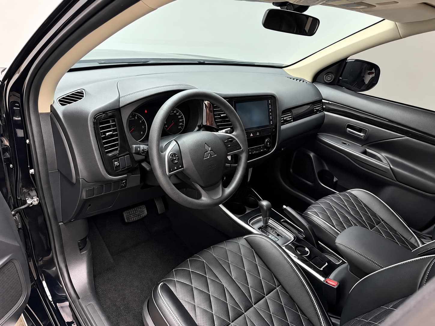 Mitsubishi Outlander 2.0L 2WD Comfortline 5-seater — миниатюра 6