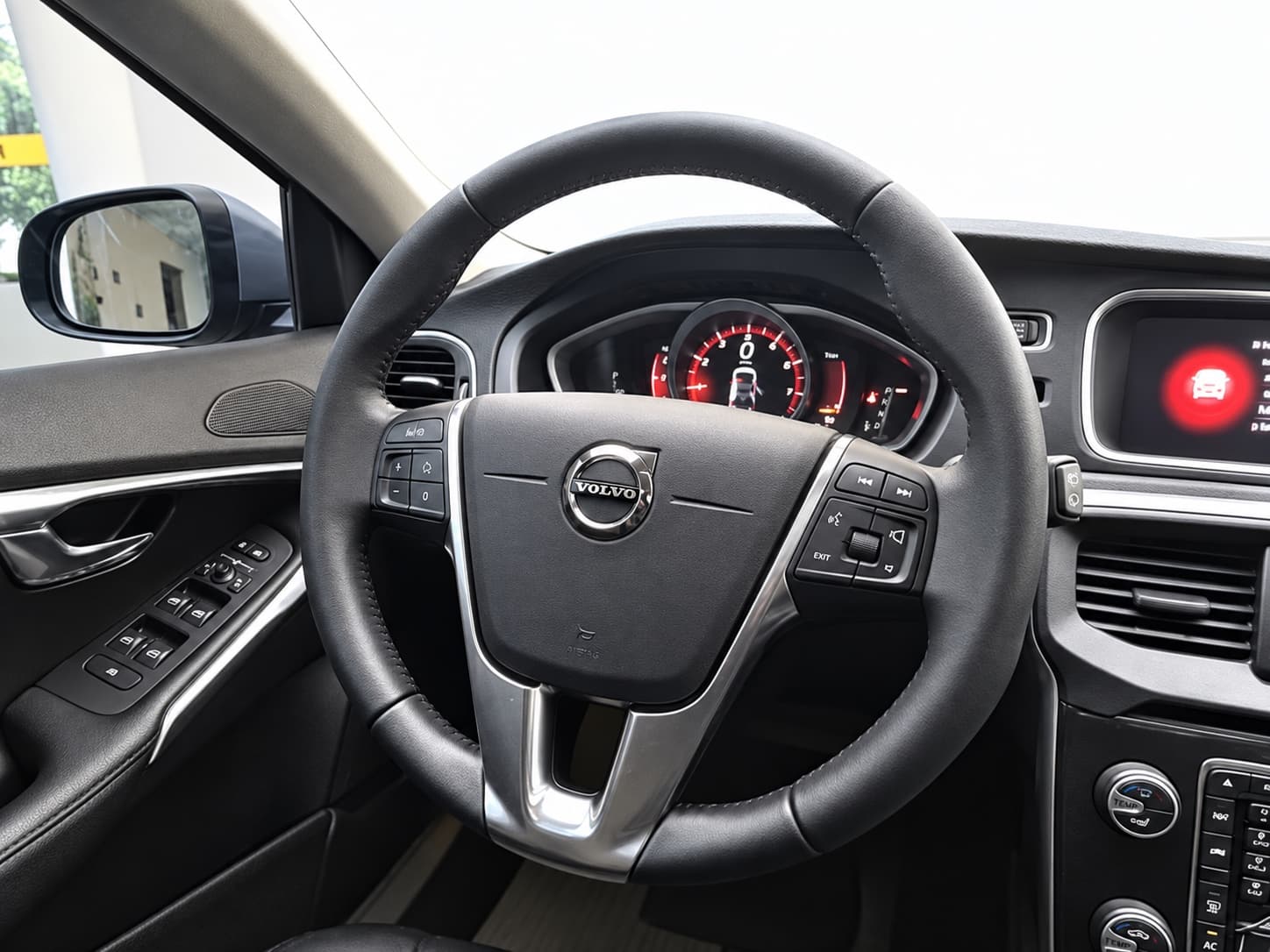 Volvo V40 2019 T3 Smart Edition — миниатюра 5